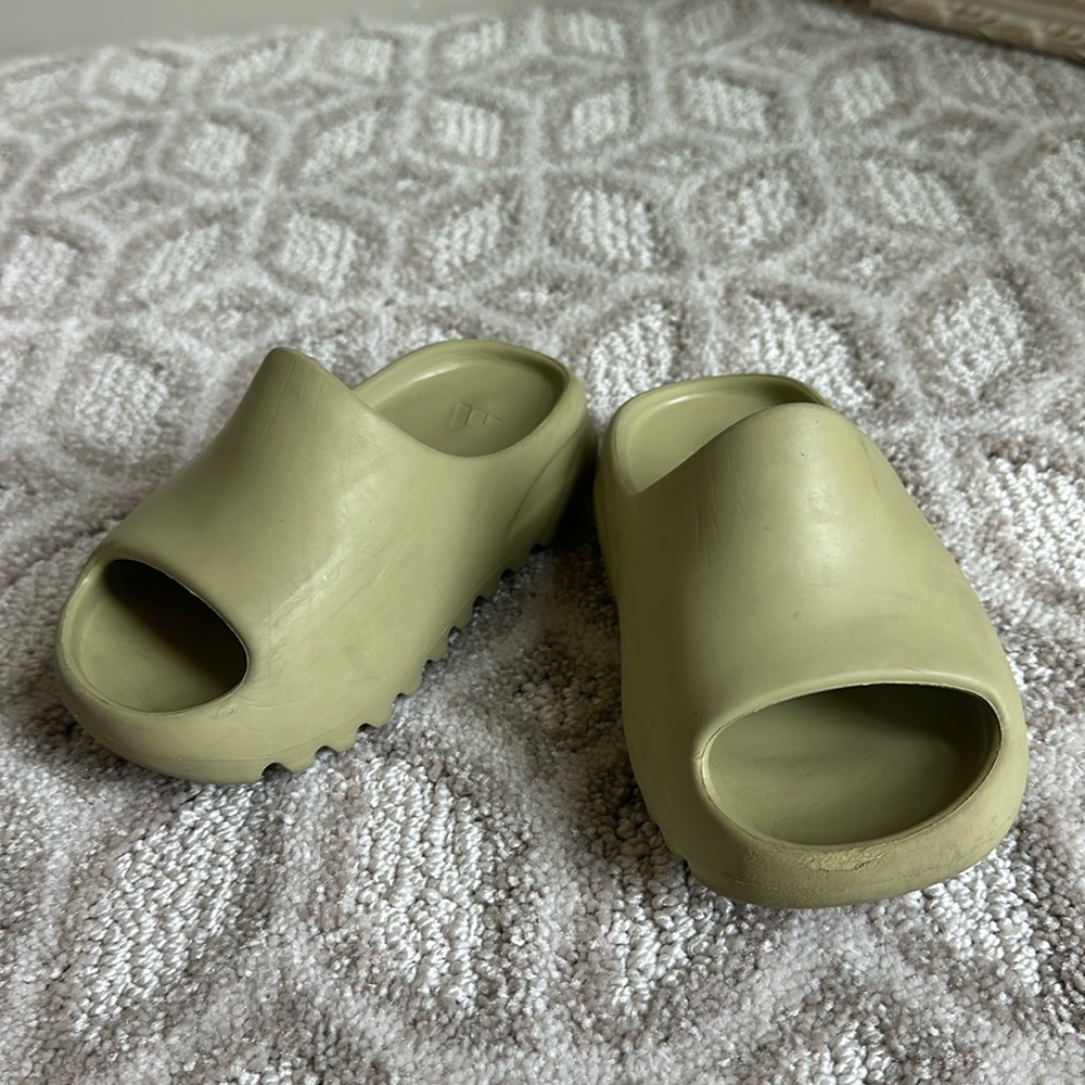 Kids Yeezys size 9. Used condition see photos